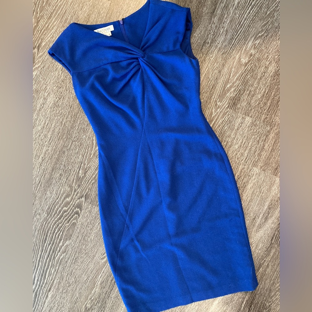 Kay Unger cap sleeve knot dress